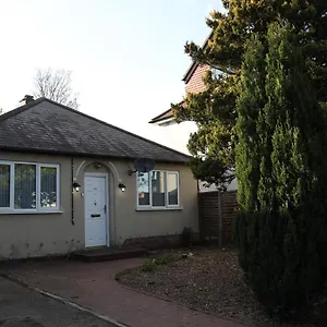 https://cosy-3-bed-bungalow-in-birmingham.hotelsin-nottingham.com